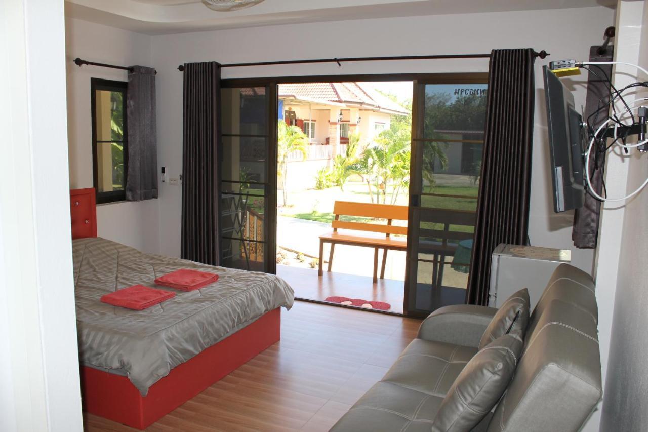 Naluemon Village Fh 1 Rayong Exterior foto