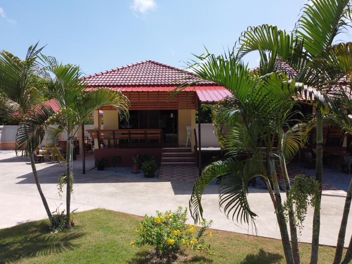 Naluemon Village Fh 1 Rayong Exterior foto