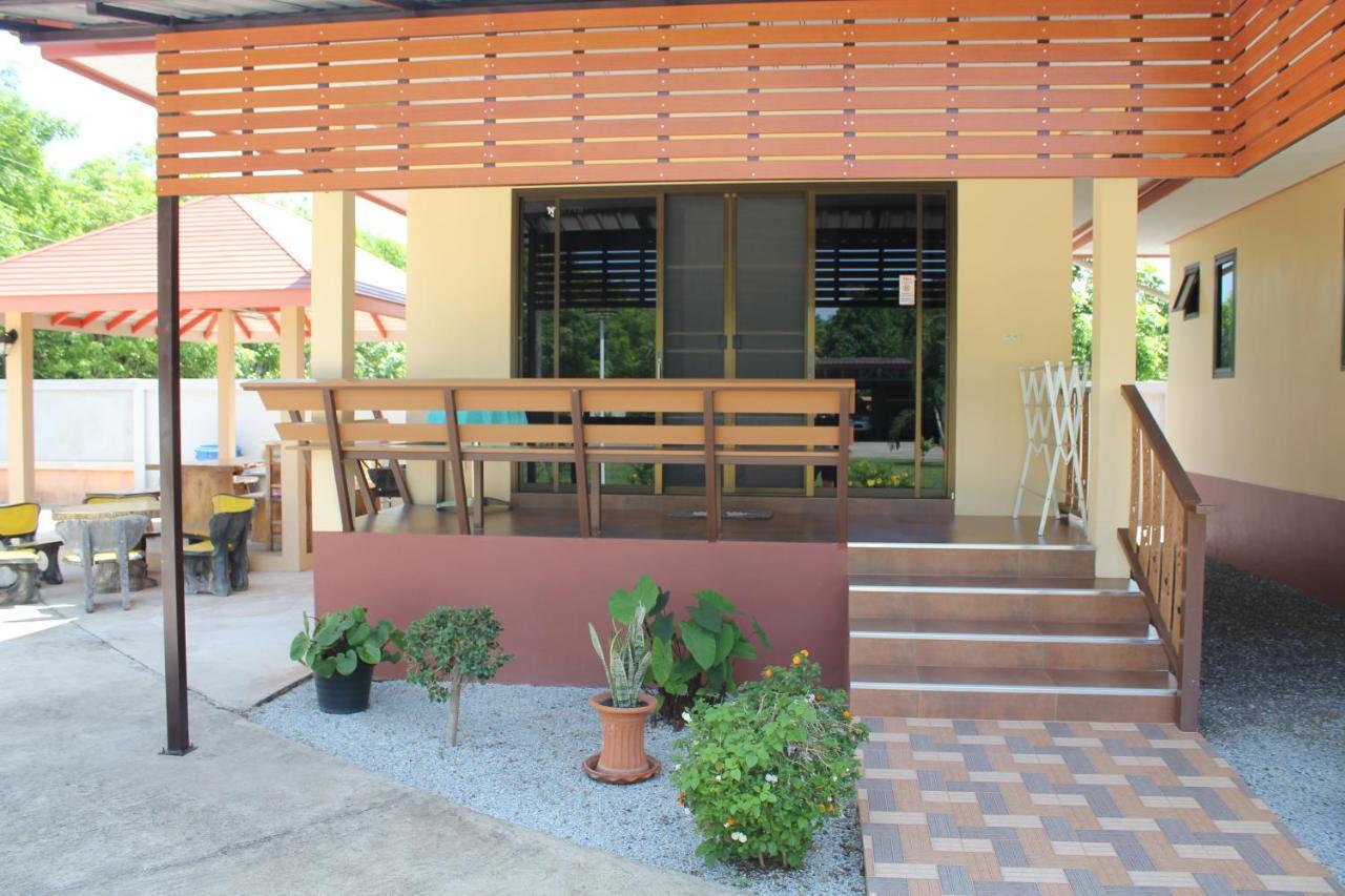 Naluemon Village Fh 1 Rayong Exterior foto